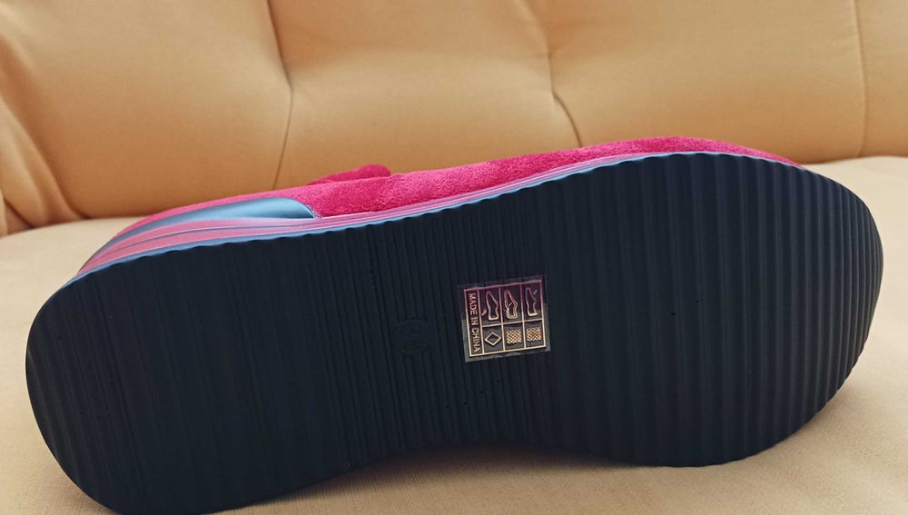 Красиви дамски боти на платформа 38-ми номер. Чисто нови.