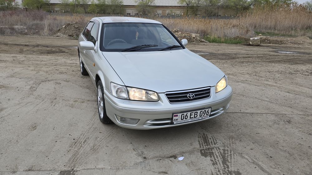 Продаю срочно машину