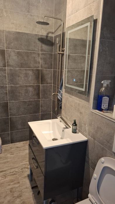 Închiriez studio av4