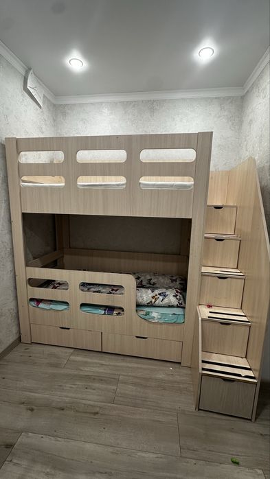 Двухярусная кровать