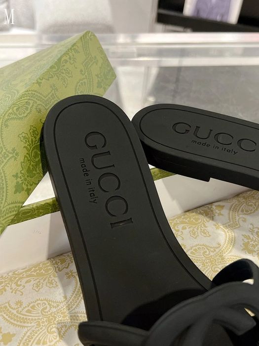 GG Interlocking G Rubber Slide - Black