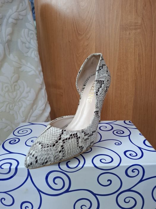 Продам  женские туфли