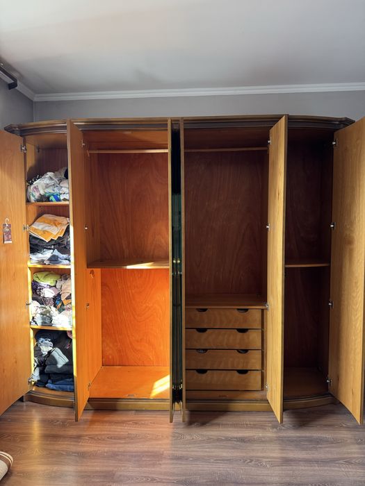 Шкаф, еще есть спальный