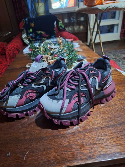 Нови маратонки не използвани