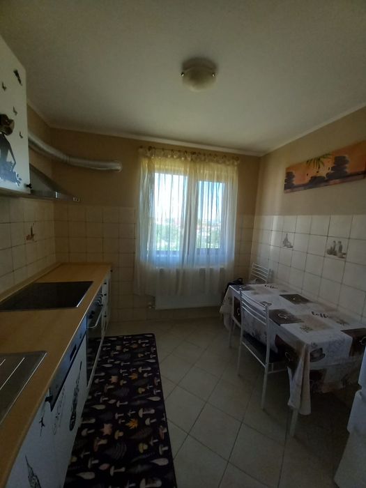 Închiriez apartament 3 camere