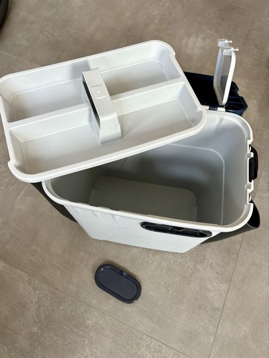 Ботуши Rapala с вградени шипове и куфар Salmo за зимен риболов