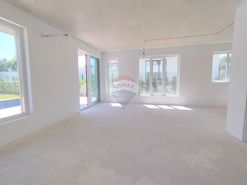 Продава се Къща в Варна, Виница - 267 кв.м за 1735 €/кв.м - Снимка #10