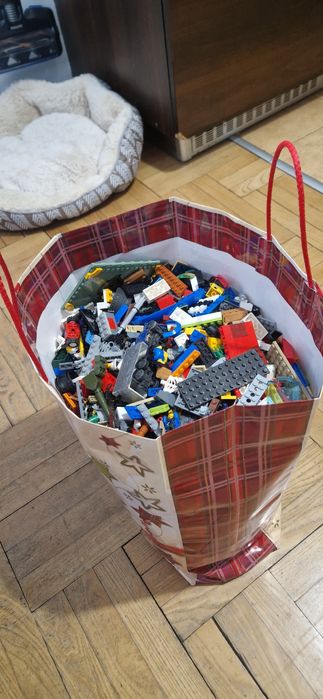 Лего 6 кг и малко колички