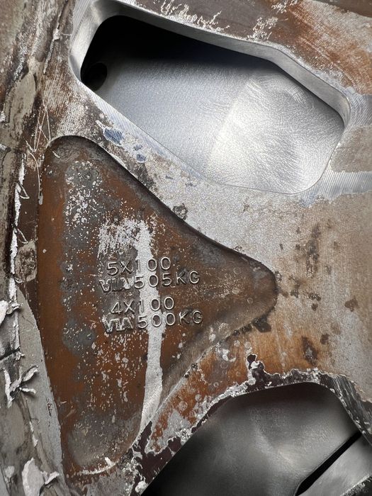 Подам диски R17.