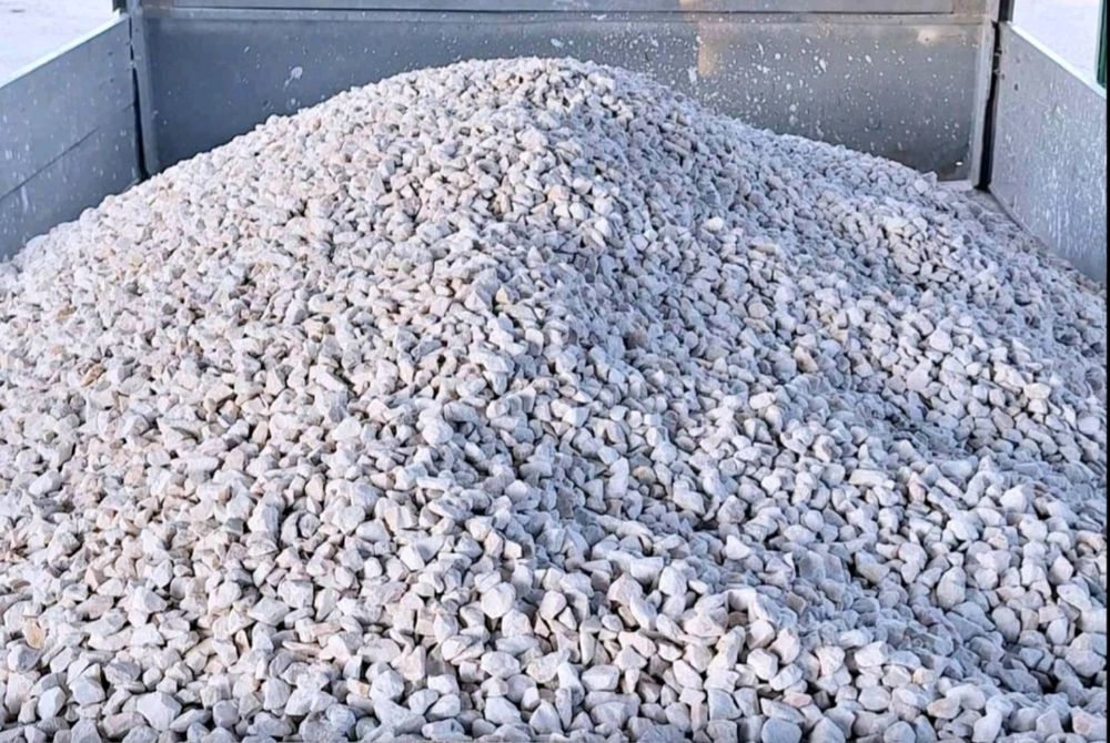 Снежно бял трошен камък за украса и декорации на градинки