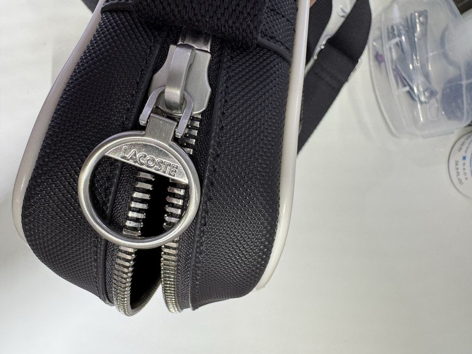 Сумочка через плечо Lacoste