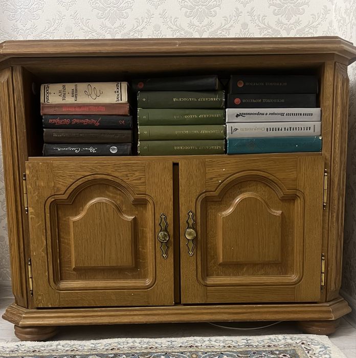 Продам мебель: буфет,комод,тумбу.