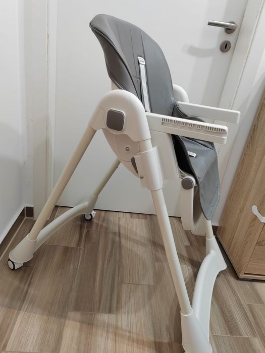 Scaun de masa  cu spătar și tăviță,