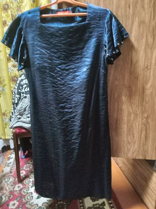 Платье вечернее очень красивое.