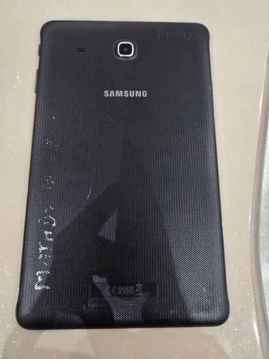 Ipad tab mod MD510NF/A Samsung tab E  SM -T560