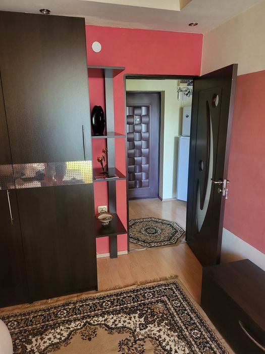 Dau în chirie garsoniera