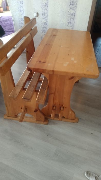 Продаю стол и две лавочки