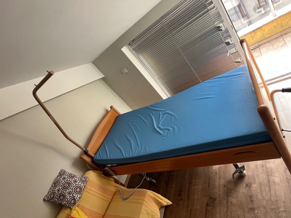 Болнично легло с дистанционно