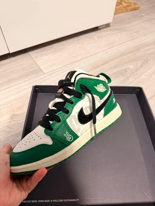 Jordan 1 mid SE 33,5