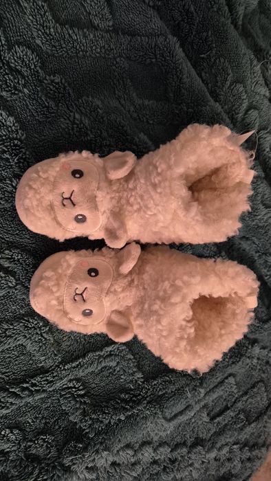 Papuci de casa pufoși pentru bebeluși