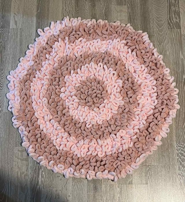 Ръчно плетено килимче