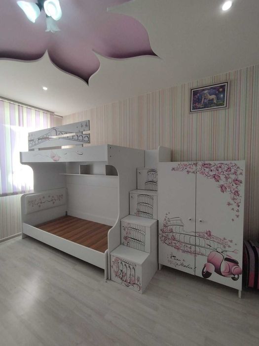 Двуетажно детско легло с гардероб