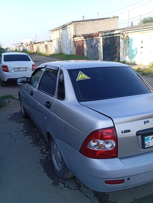 Продам приору седан