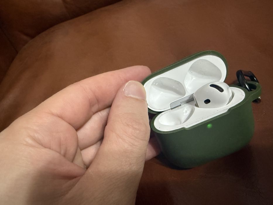 Casti Apple Airpods 4 cu Noice Canceling
