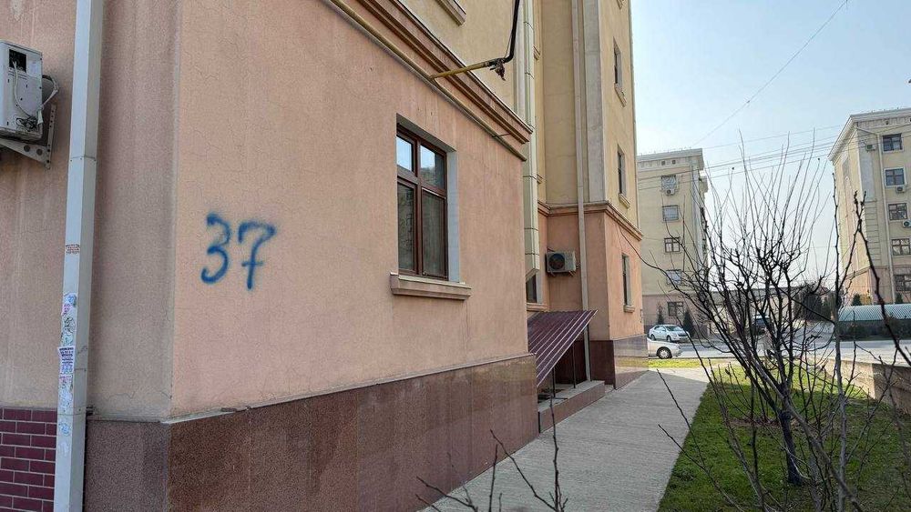 Продается квартира на ул. Нурафшон 37, 4 ком., 1-ый этаж