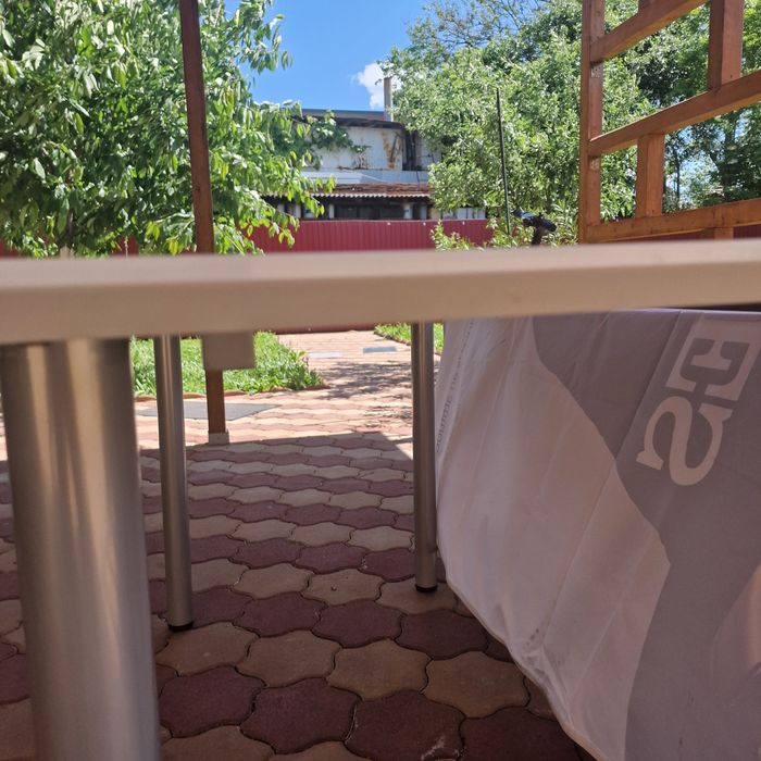 Masa din blat mdf cu picioare noi din inox