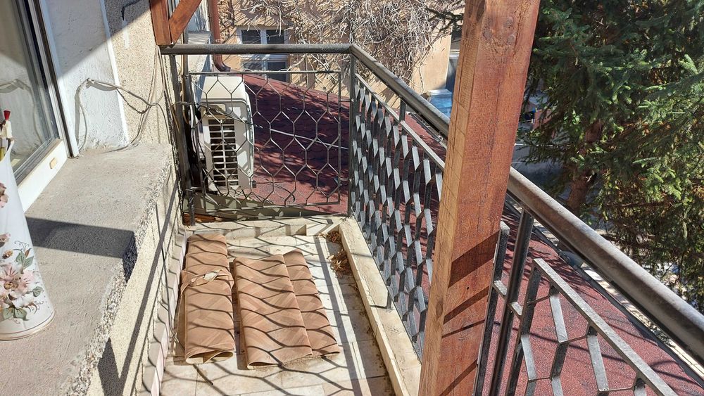 Под НАЕМ, КЪЩА, Идеален Център