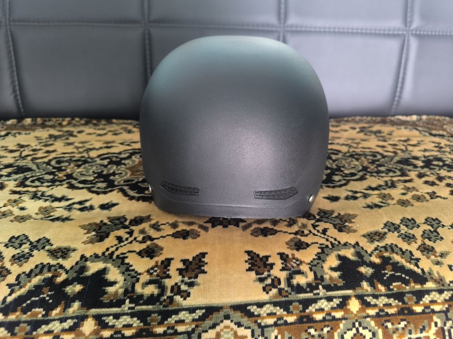 Мото шлем  черный простой