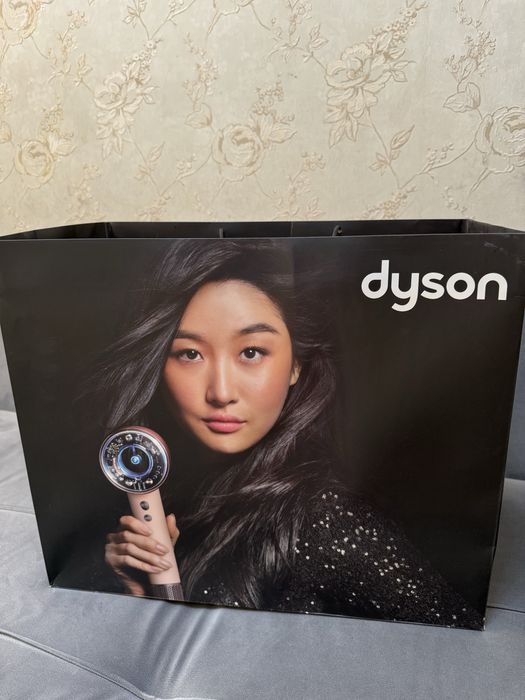 Dyson Airstrait jusper plum.