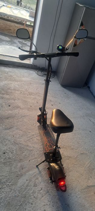 Elektro Sukuter model: KUGOO M2+