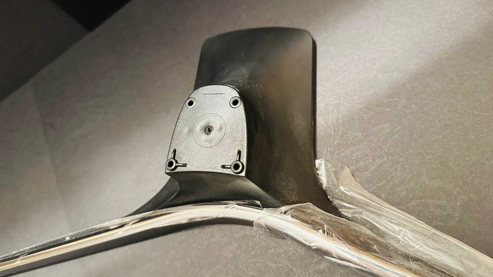 чисто нова в найлон стойка за телевизор Samsung, неразпечатвана