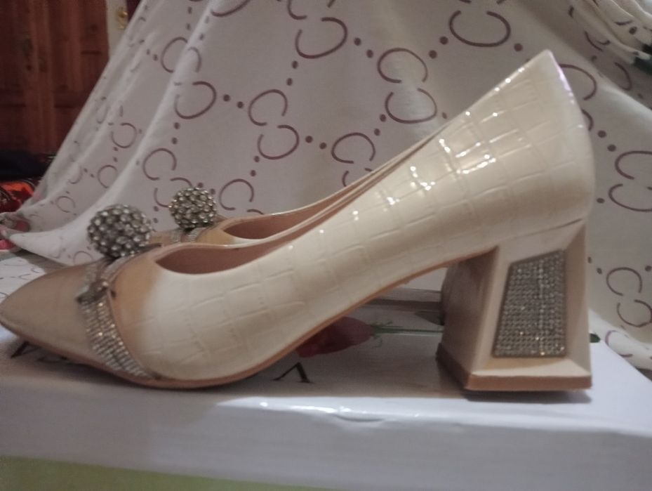 Yangi 38razmir boʻlish narxi 50ming