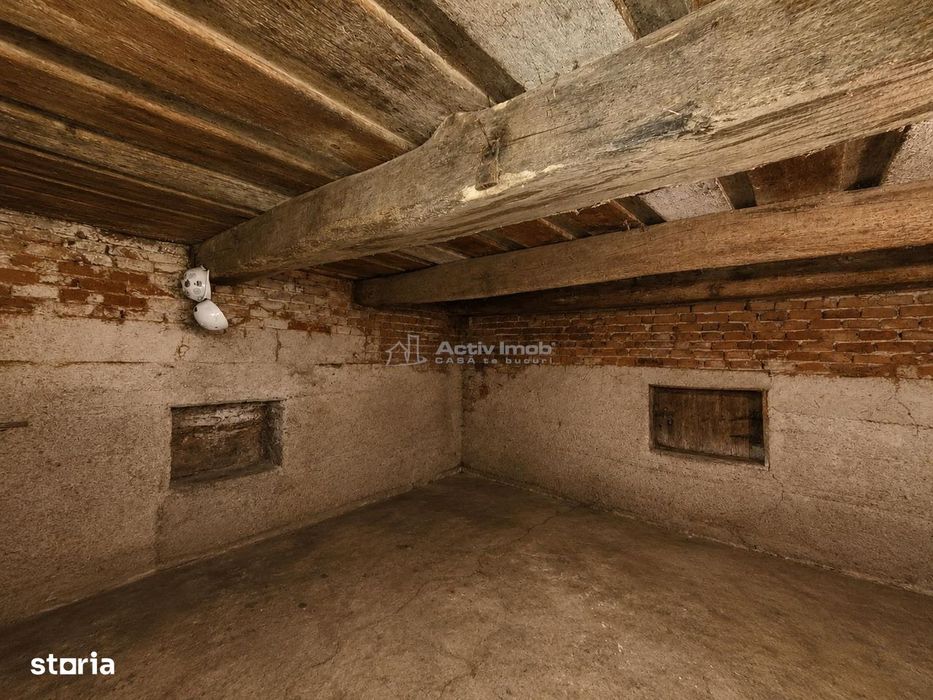 Casa de vanzare cu 2112 mp teren