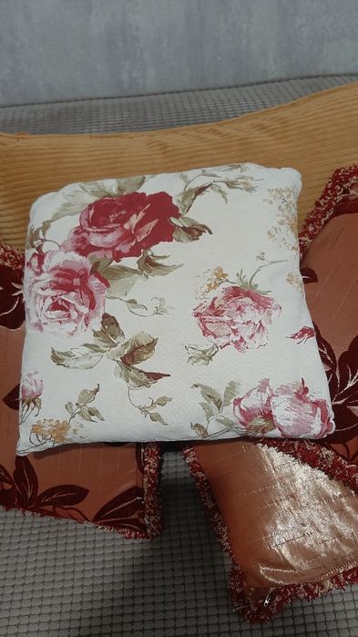 Продам подушечки диванные