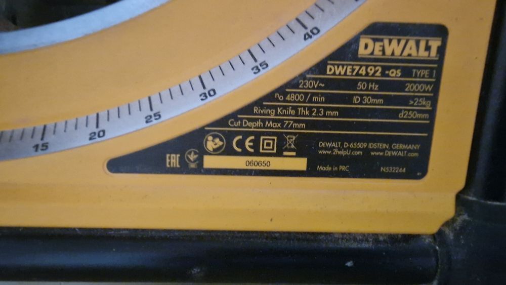 Circular cu masa Dewalt