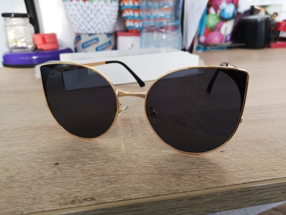 Ochelari de soare, model cat eye