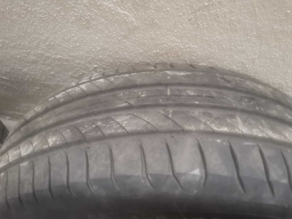 Продавам две гуми 205/55/16