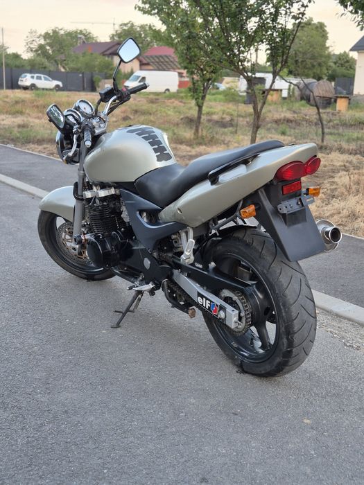 Kawasaki ZR-750 Naked, 4 cilindri în linie
