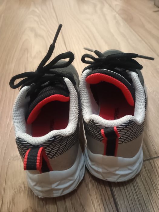 Skechers mărimea 28