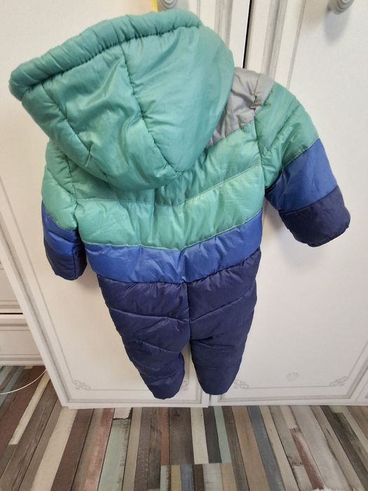 Зимен комплект и космонавт