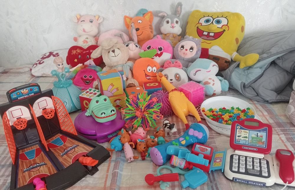 Продаю игрушки б/у, цена 2000 тг.