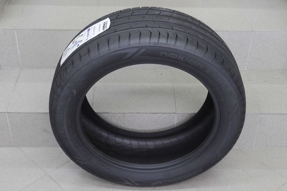 225/50-18 Nokian Poweproof