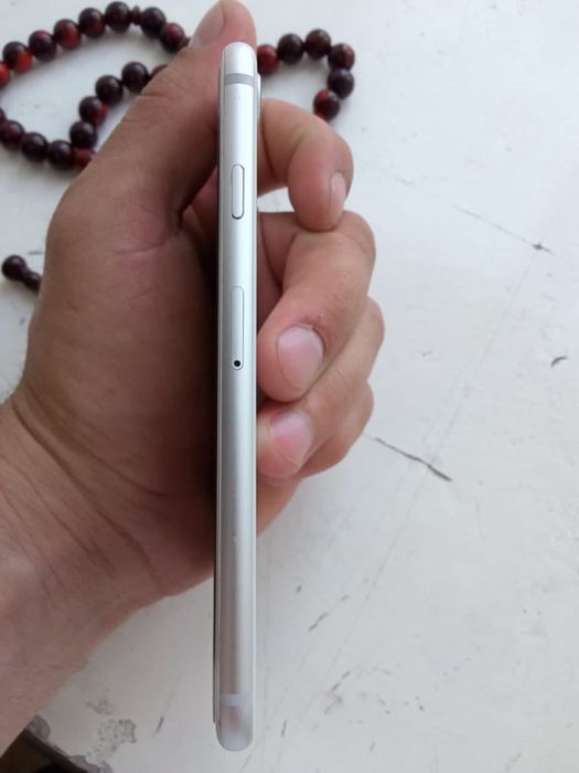 Продам Айфон 8