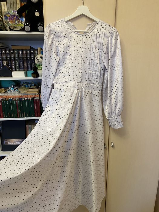 Женское атласное платье