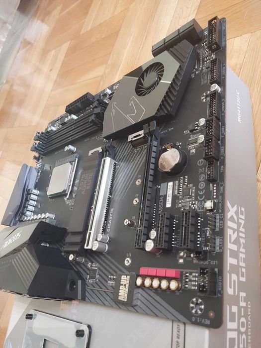 AMD Ryzen 7 5800X + Gigabyte X570 Aorus Elite