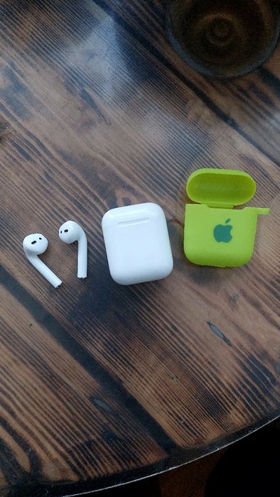 Продаю airpods 1